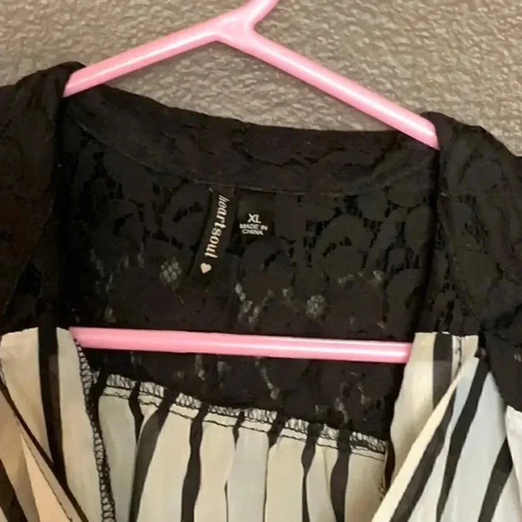 Striped Wrap Lace detailed Top XL / C63 - Picture 2 of 3